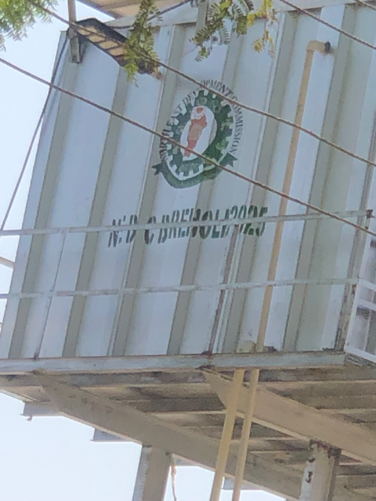 Why did the painter quit his job? 😂 He couldn't find his brush with reality! 🖌️